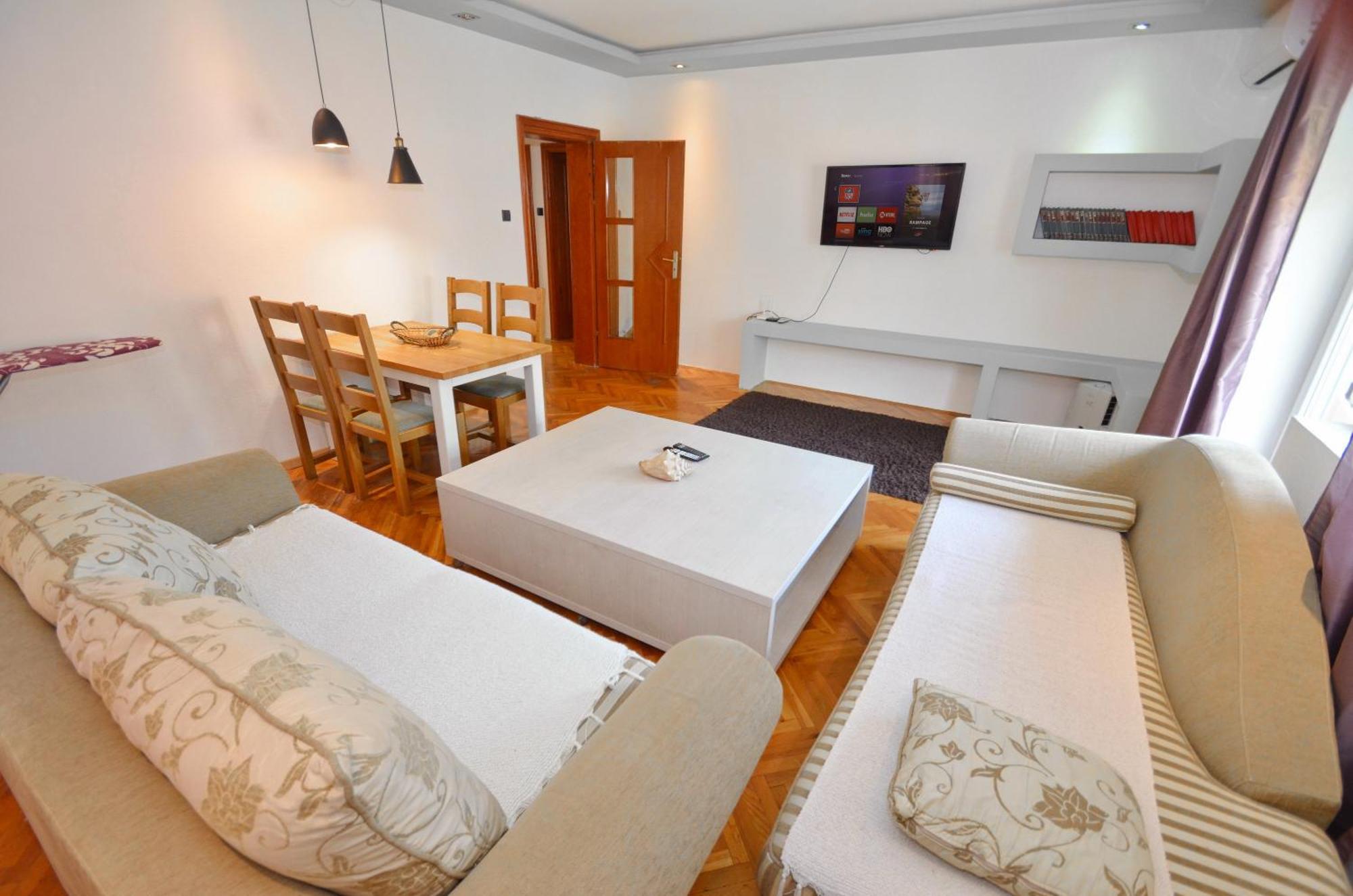 Bugi Apartment Kotor Phòng bức ảnh
